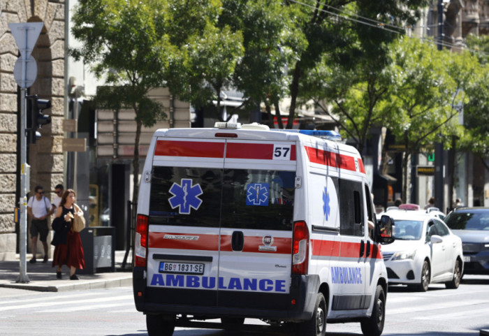 Vozač automobila naleteo na devojčicu (14) u blizini škole na Vračaru, pa pobegao