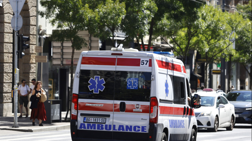 Vozač automobila naleteo na devojčicu (14) u blizini škole na Vračaru, pa pobegao