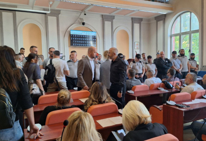Politička kriza u Zaječaru: Gradonačelnik ne daje izjave medijima, opozicija tvrdi da se otvoreno krši zakon