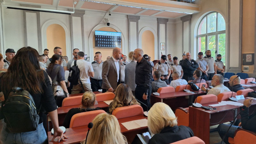 Politička kriza u Zaječaru: Gradonačelnik ne daje izjave medijima, opozicija tvrdi da se otvoreno krši zakon