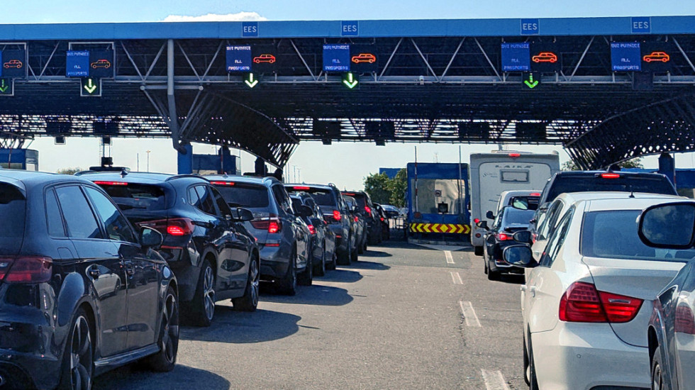 Hrvatska policija pojačala kontrole autobusa na Bajakovu, naplaćeno 100.000 evra kazni