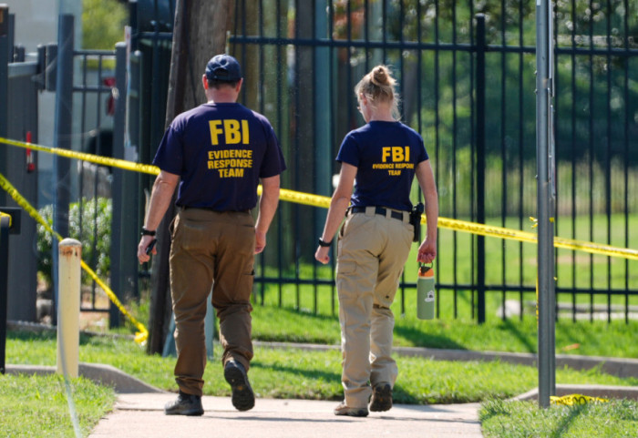 FBI otpustio agente koji su na poziv građana klečali na protestima posle smrti Afroamerikanca Džordža Flojda