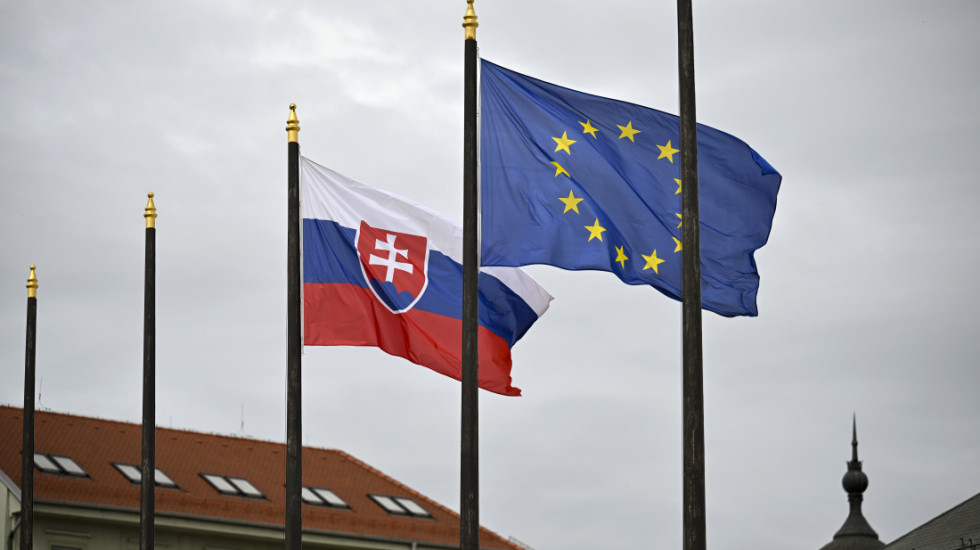 Slovački parlament usvojio ustavni amandman koji definiše postojanje samo dva pola