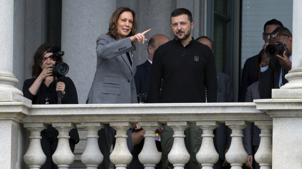 Kamala Haris objavila memoare: Zelenski je mislio da Putin blefira, ubedila sam ga u neizbežnost sukoba sa Rusijom