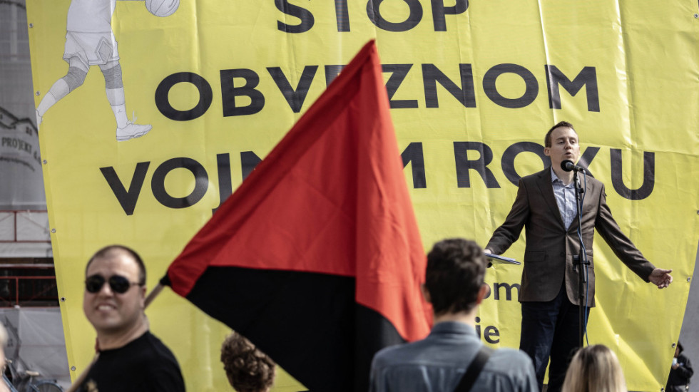 (FOTO) Protest protiv obaveznog vojnog roka u Zagrebu: "Nismo topovsko meso"