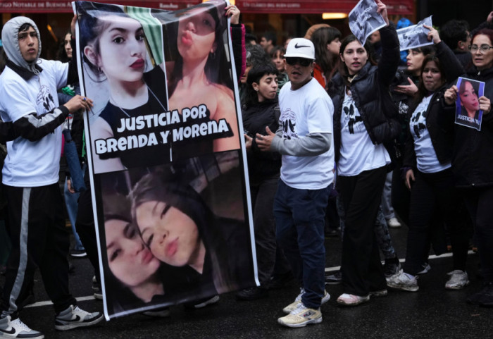 (FOTO) Protest protiv femicida u Buenos Ajresu: Građani tražili pravdu za ubistva koja su ubice prenosile uživo