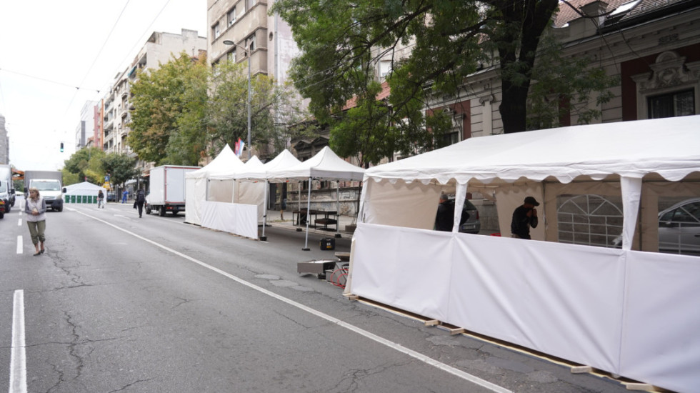 Ispred RTS postavljeni šatori pred početak skupa protiv blokada, protest na istom mestu najavili i zborovi građana