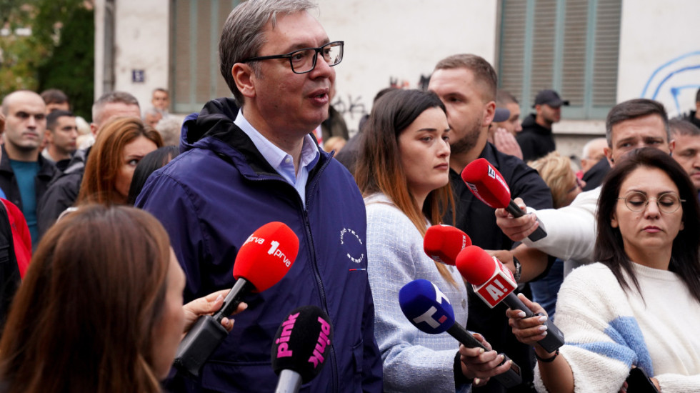 Vučić na protestnoj šetnji u Obrenovcu: "Ljudi hoće pristojan i normalan život"