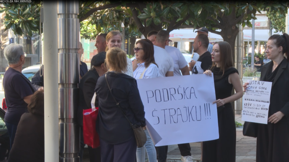 (FOTO) Protest porodica pritvorenih osoba: "Alarmantno stanje u crnogorskim zatvorima, 75 zatvorenika štrajkuje glađu"
