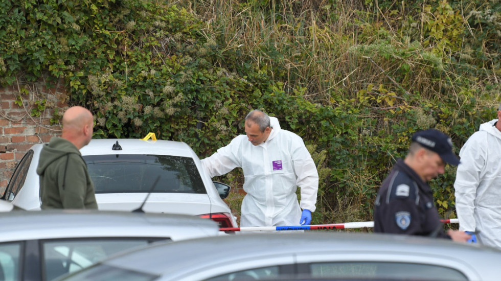 (FOTO) Policija traga za tri osobe zbog pucnjave u Višnjičkoj banji, izvršen pretres na 32 adrese