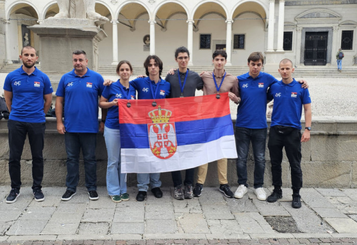 Tim učenika Matematičke gimnazije osvojio četiri medalje na Balkanskoj olimpijadi iz informatike u Italiji