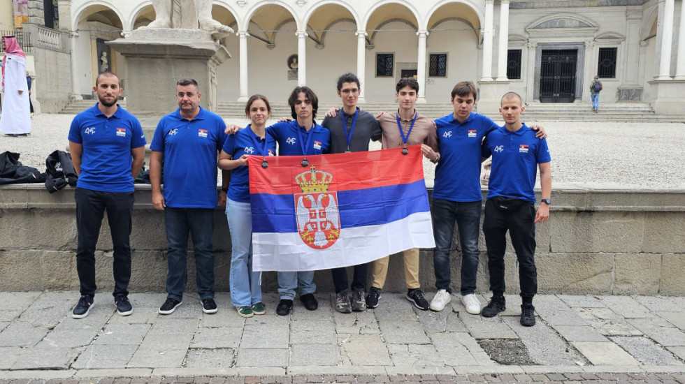 Tim učenika Matematičke gimnazije osvojio četiri medalje na Balkanskoj olimpijadi iz informatike u Italiji