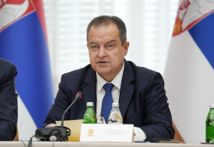 Dačić: Od 1. novembra prošle godine organizovana 25.172 neprijavljena skupa, povređena 52 policajca