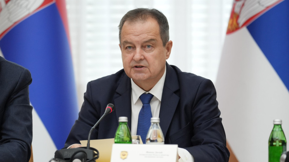 Dačić: Od 1. novembra prošle godine organizovana 25.172 neprijavljena skupa, povređena 52 policajca