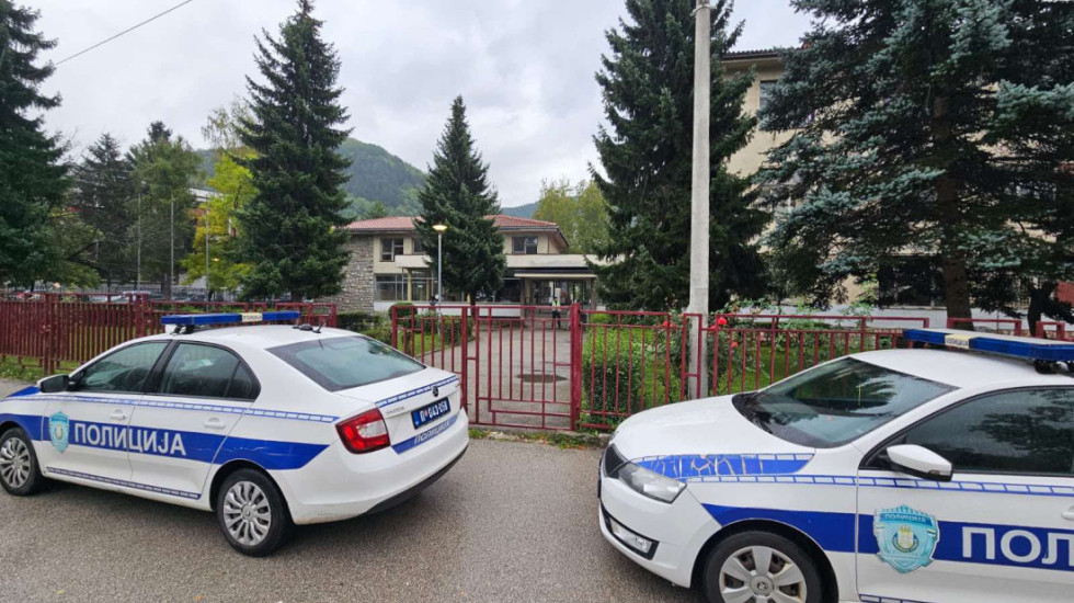 (VIDEO) Dojava o bombama u školama širom Srbije: Pretnje stigle mejlom, policija na terenu