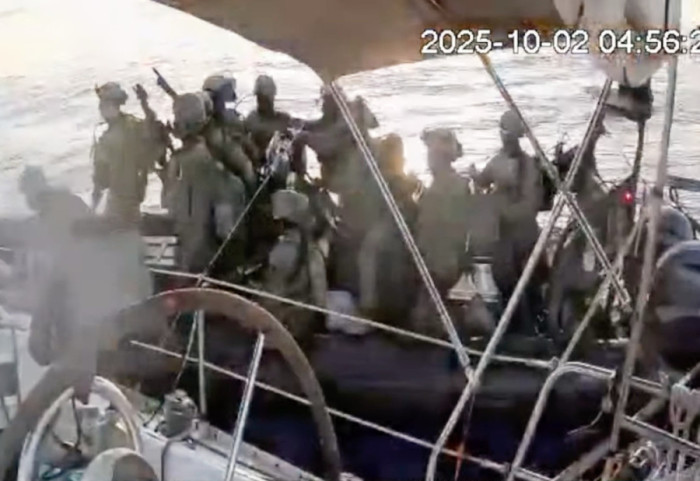 (FOTO/VIDEO) Izrael zaustavio humanitarnu flotilu kod Gaze: Među zadržanima aktivista iz Srbije, reagovao i Vučić