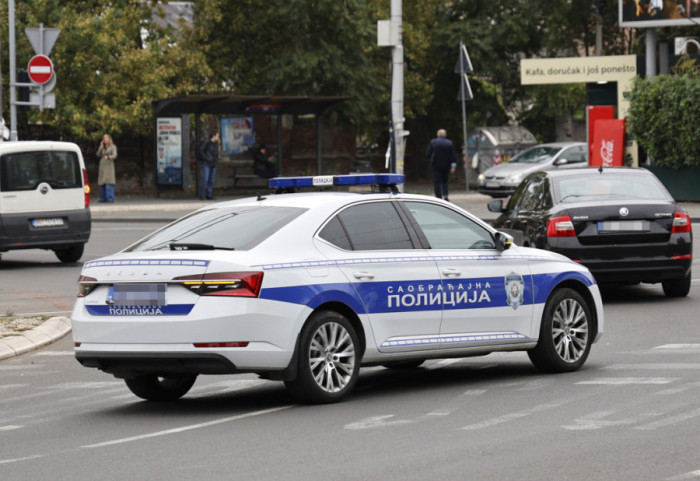 Podigla se spojnica na Ostružničkom mostu: Oštećeno 11 vozila u smeru prema Surčinu