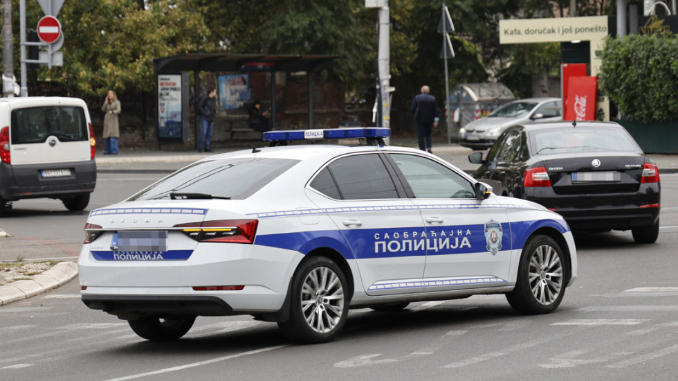 Podigla se spojnica na Ostružničkom mostu: Oštećeno 11 vozila u smeru prema Surčinu