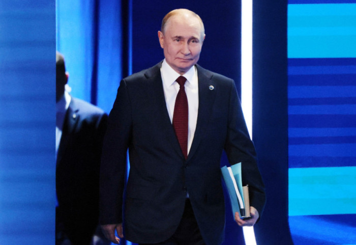 Putin: Zapadne zemlje pokušavaju da izvedu obojenu revoluciju u Srbiji