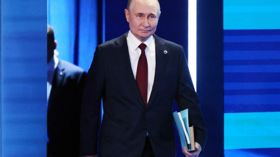 Putin: Zapadne zemlje pokušavaju da izvedu obojenu revoluciju u Srbiji