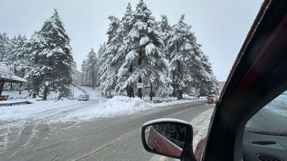 AMSS: Sneg na putevima u više regiona Srbije