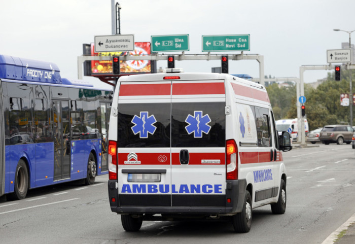 U Batajnici tinejdžerka (17) godina ispala iz autobusa, zadobila lakše povrede glave