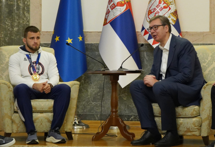Vučić dočekao osvajača zlatne medalje Aleksandra Komarova: "Zahvalnost za sve što je učinio za Srbiju"