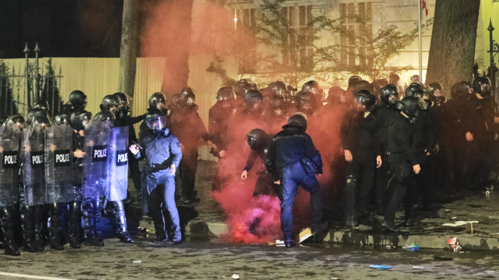 (FOTO) Vladajuća partija "Gruzijski san" proglasila pobedu na lokalnim izborima, neredi u Tbilisiju
