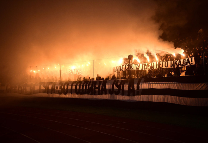 (FOTO) Partizan posle skoro dva sata savladao Vojvodinu na proslavi 80 godina postojanja: Utakmica prekidana više puta