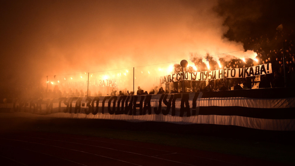 (FOTO) Partizan posle skoro dva sata savladao Vojvodinu na proslavi 80 godina postojanja: Utakmica prekidana više puta