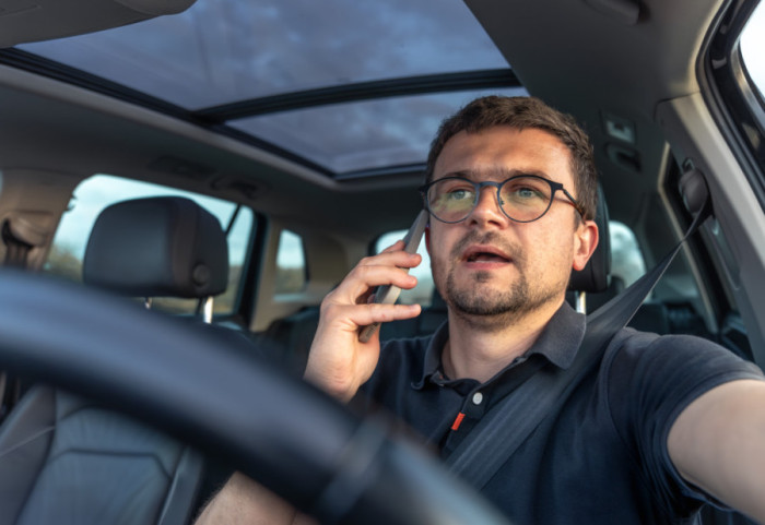Akcija "Fokus na putu": Do 12. oktobra MUP sprovodi kontrolu korišćenja mobilnog telefona tokom vožnje