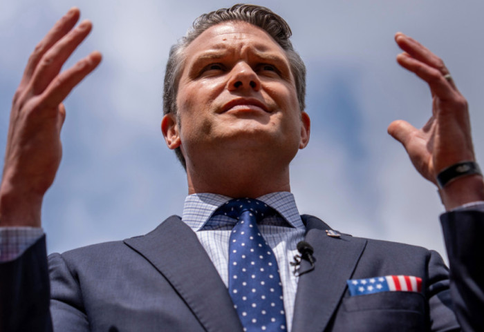 Ministar odbrane SAD oborio rekord u sklekovima na utakmici američkog fudbala