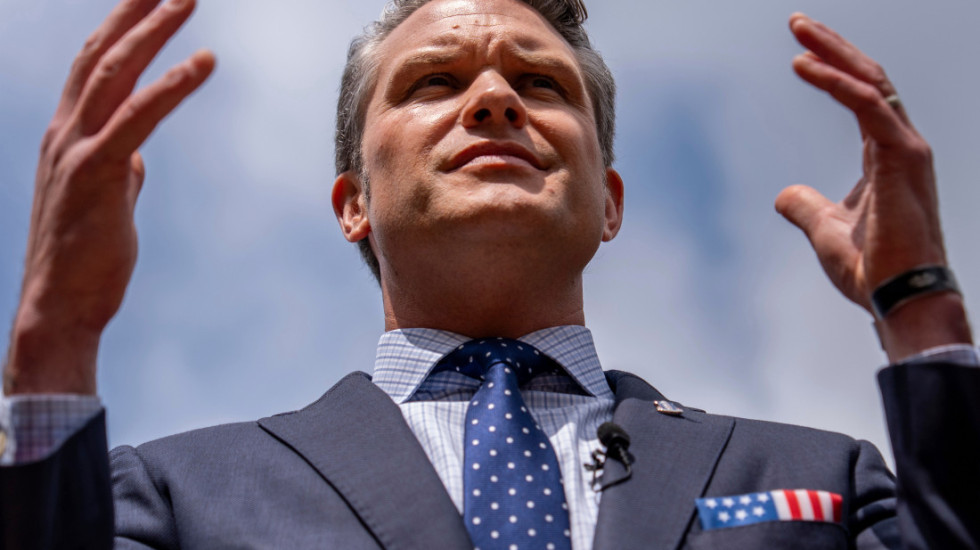 Ministar odbrane SAD oborio rekord u sklekovima na utakmici američkog fudbala