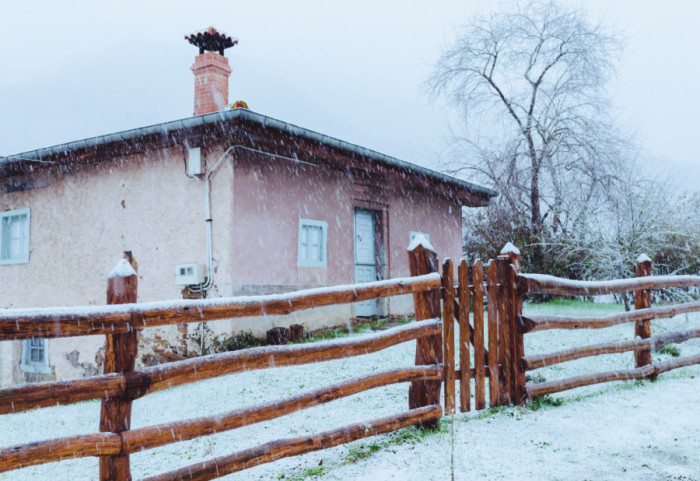 Dve starice pronađene mrtve u snegu nedaleko od kuće u selu kod Bijelog Polja