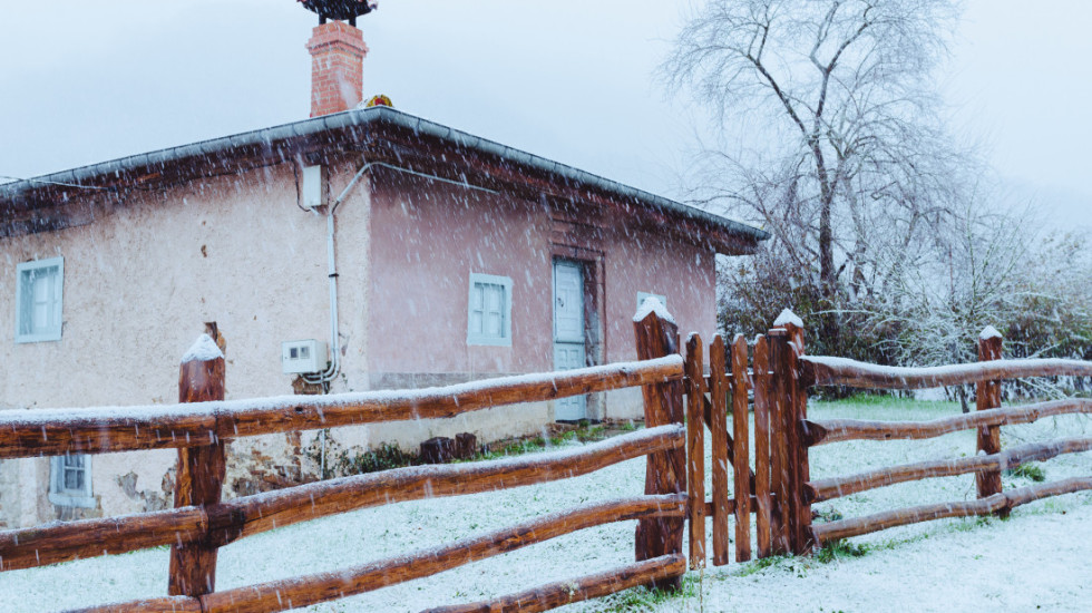 Dve starice pronađene mrtve u snegu nedaleko od kuće u selu kod Bijelog Polja