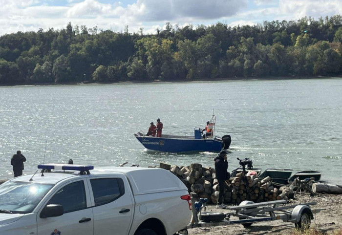 Prevrnuo se čamac sa stranim državljanima na Dunavu kod Bačke Palanke: Kineski državljanin poginuo, spaseno devetoro