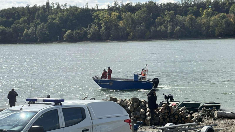 Prevrnuo se čamac sa stranim državljanima na Dunavu kod Bačke Palanke: Kineski državljanin poginuo, spaseno devetoro