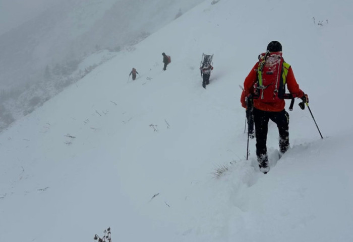 Dve osobe poginule, jedna teško povređena u lavini u italijanskim Alpima