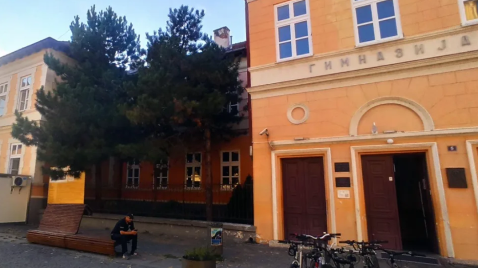 Učenici pančevačke gimnazije "Uroš Predić" u blokadi zbog imenovanja novog direktora: "Izražavao agresivno ponašanje"