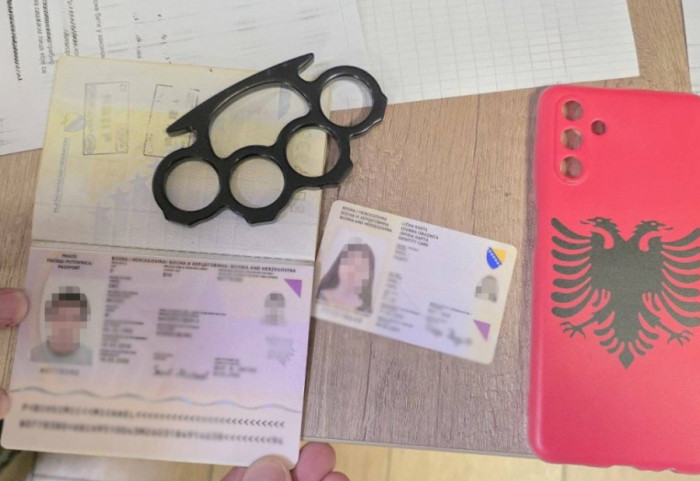 Policija zadržala dvoje državljana BiH legitimisanih kod Pionirskog parka, pronađen i metalni bokser