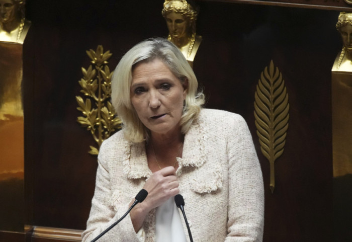 Marin Le Pen najavila blokadu formiranja nove francuske vlade: "Makron da raspiše izbore ili podnese ostavku"