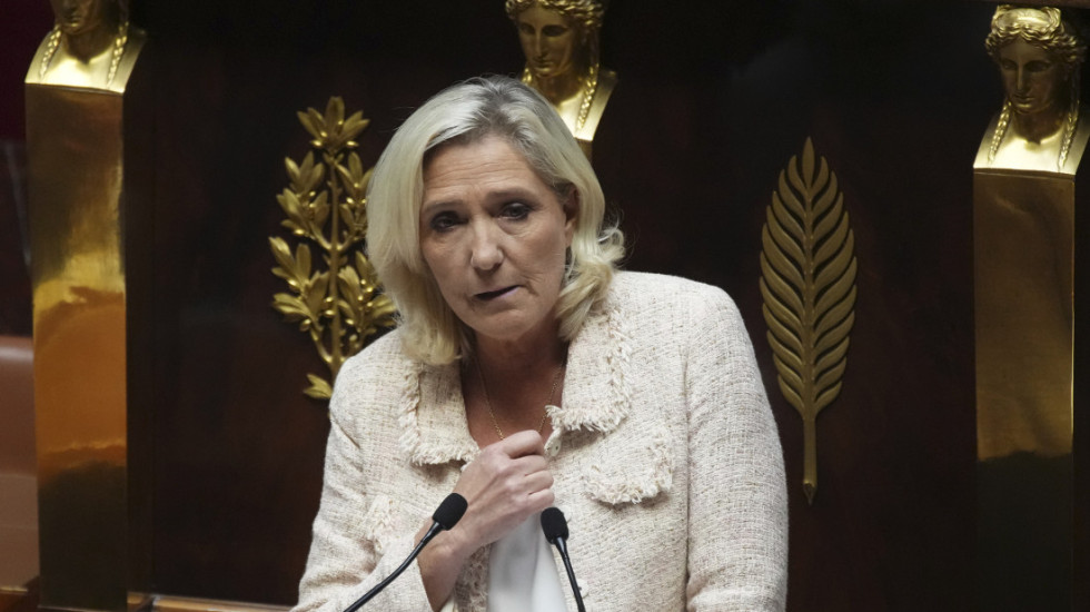 Marin Le Pen najavila blokadu formiranja nove francuske vlade: "Makron da raspiše izbore ili podnese ostavku"