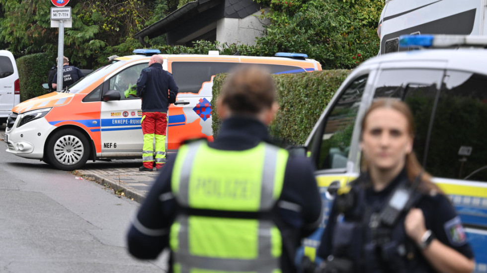(FOTO) Gradonačelnica nemačkog gradića Herdekea teško povređena u napadu nožem, njen usvojeni sin (15) priveden