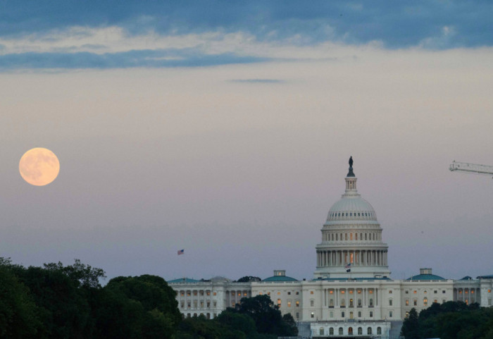 Najveći supermesec u godini očekuje se u sredu, osam odsto veći od proseka: U Beogradu vidljiv u 14.19 sati