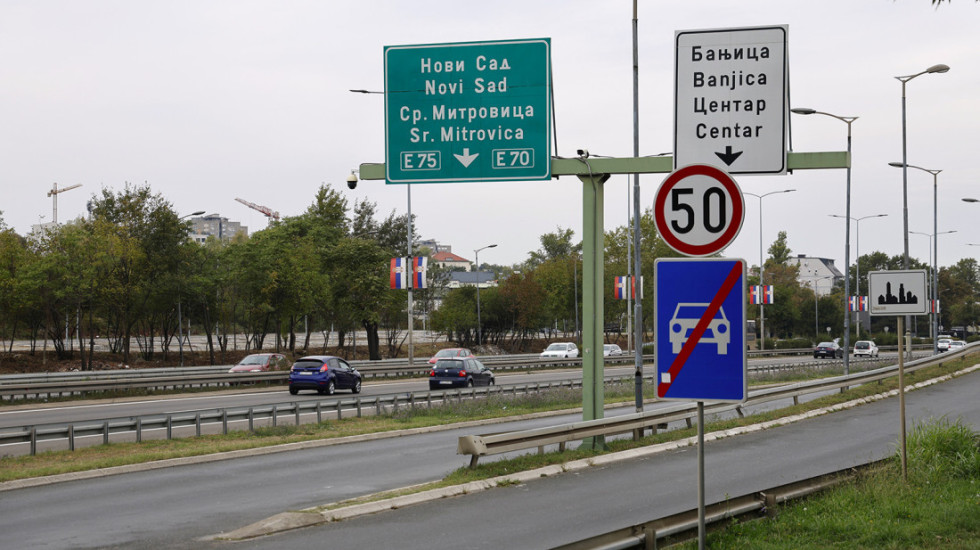 AMSS: Oprezno u vožnji zbog magle, na granicama kamioni čekaju do četiri sata