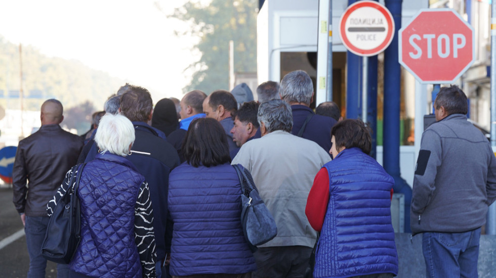 Na Horgošu turisti čekaju 10, a kamiondžije po 25 sati: EES usporio prelazak granice, kako smanjiti gužve