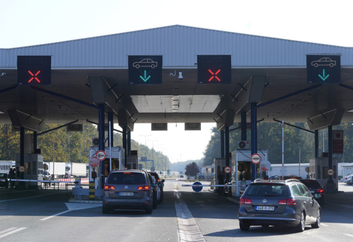 AMSS: Teretnjaci na izlazu iz zemlje na Batrovcima čekaju osam sati