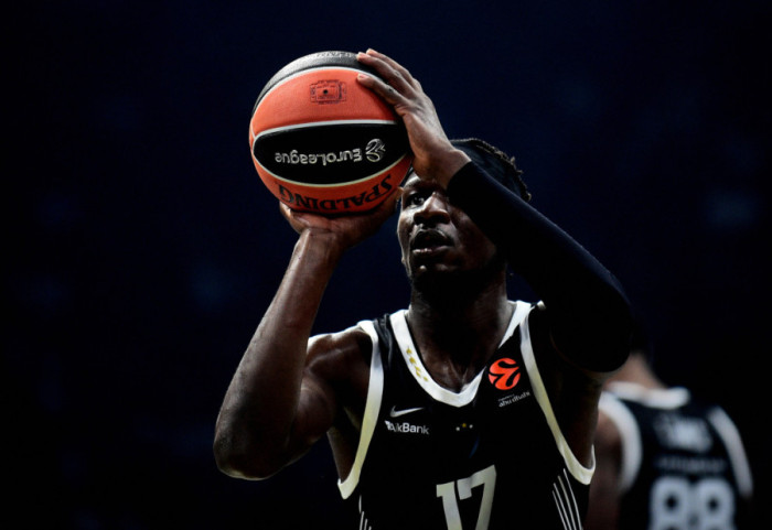 Partizan "stao" u finišu i poražen od Olimpijakosa u Atini