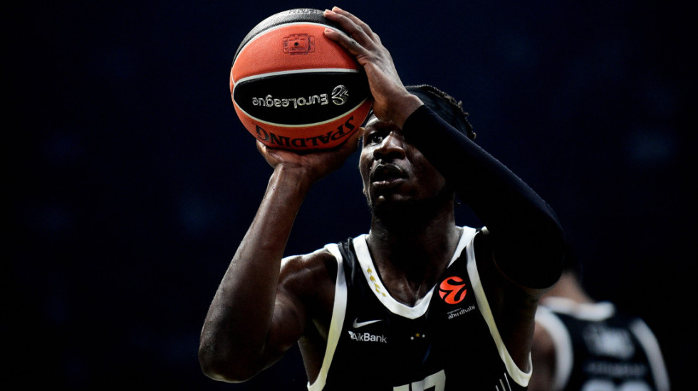 Partizan "stao" u finišu i poražen od Olimpijakosa u Atini