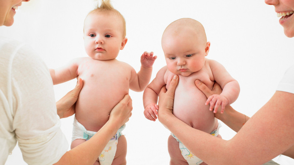 Tri bebe u Beogradu rođene u ponoć: U Višegradskoj u prvoj sekundi na svet došao dečak